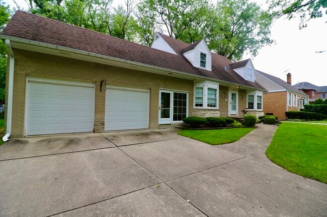 Building Photo - 1111 S Washington Ave