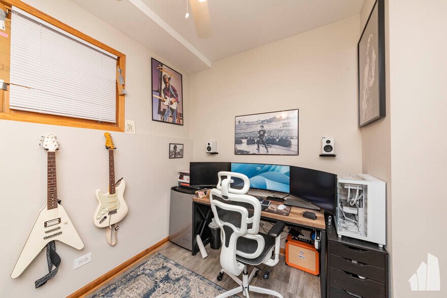 Building Photo - 1403 N Artesian Ave