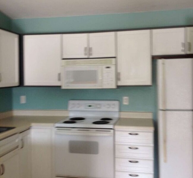 Building Photo - $1,195 | 2 Bedroom, 1 Bathroom Condo | Pet...