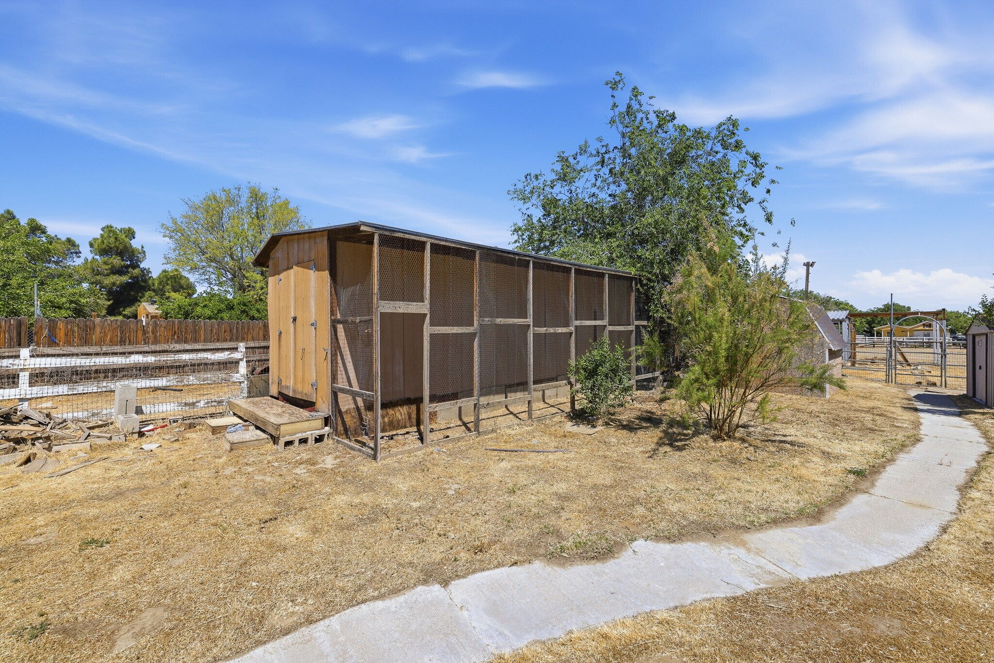Building Photo - 9837 E Avenue R10