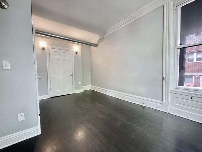 Building Photo - 2615 W Potomac Ave