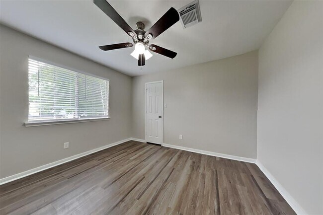 Building Photo - 728 Pateway Ct