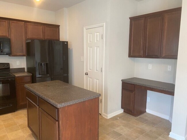 Building Photo - 203 Linfoot Ct