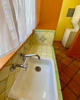 Kitchen Sink - Period Tiles, Saltillo Tiles, Washer/Dryer - 2818 Griffith Park Blvd
