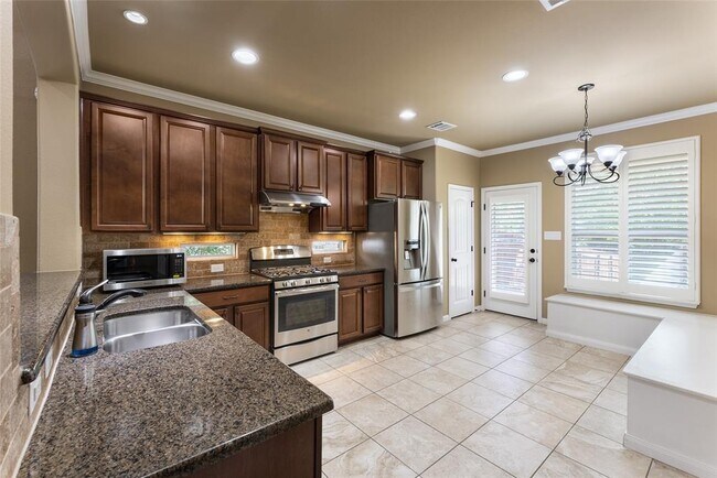 Building Photo - 13400 Briarwick Dr