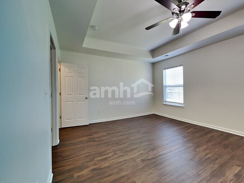 Building Photo - 129 Charlesfort Way