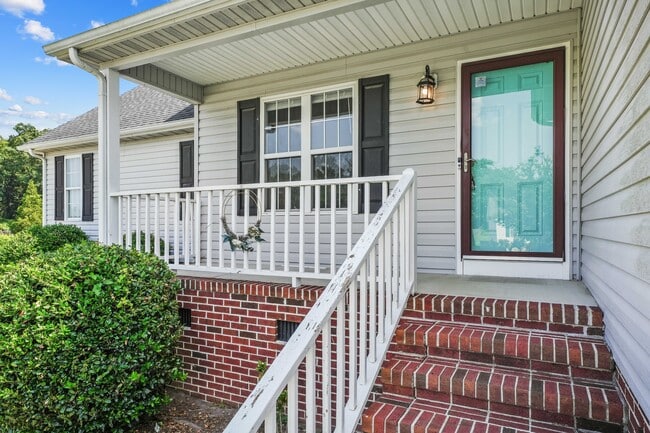 Building Photo - 202 Starcrest Dr