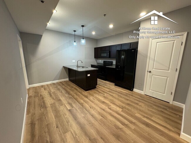 Building Photo - 2610 N Bluff St