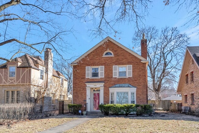 Primary Photo - 1096 S Wildwood Ave