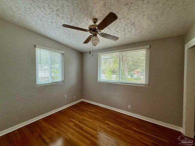 Building Photo - 205 Fairpoint Dr