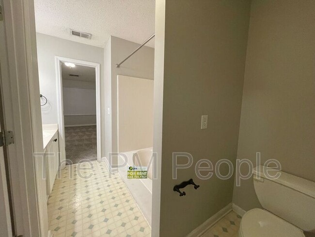 Building Photo - 201 Fairview Lake Way