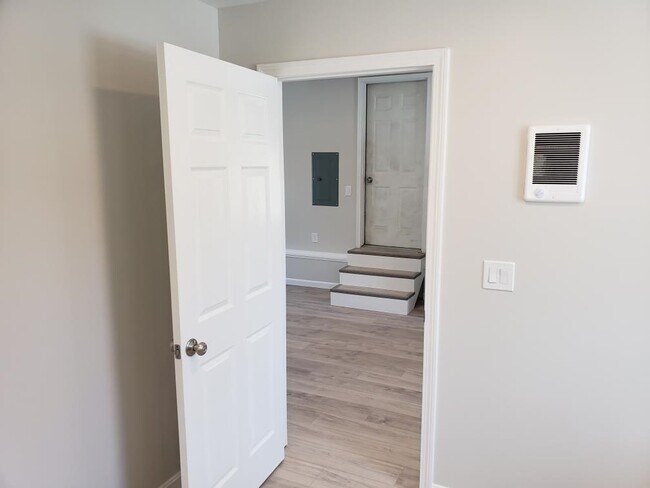 Building Photo - 2 Bancroft Rd