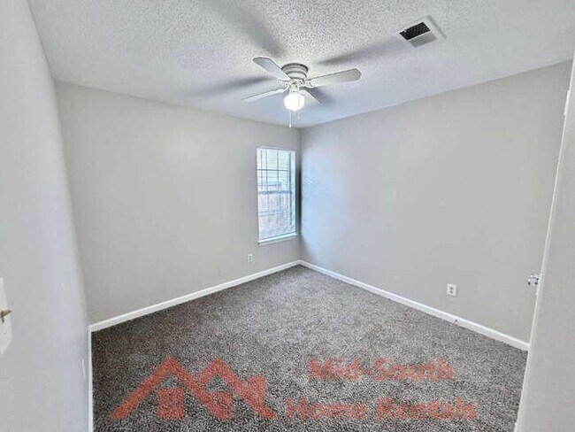 Building Photo - 5827 Hickory Nutt Ln