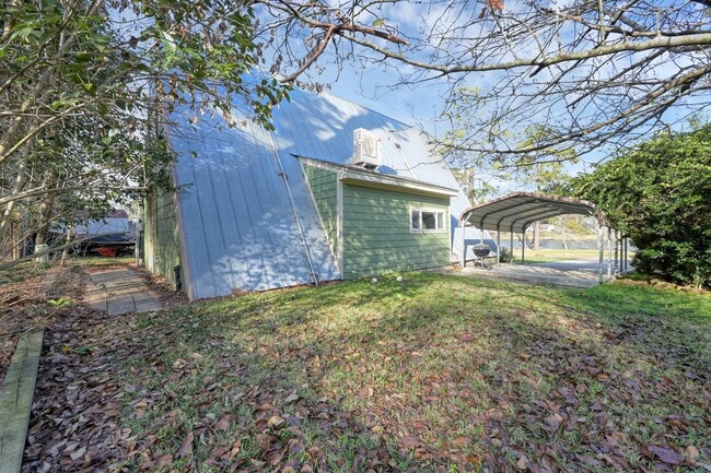 Building Photo - 1500 W Pine Lake Cir