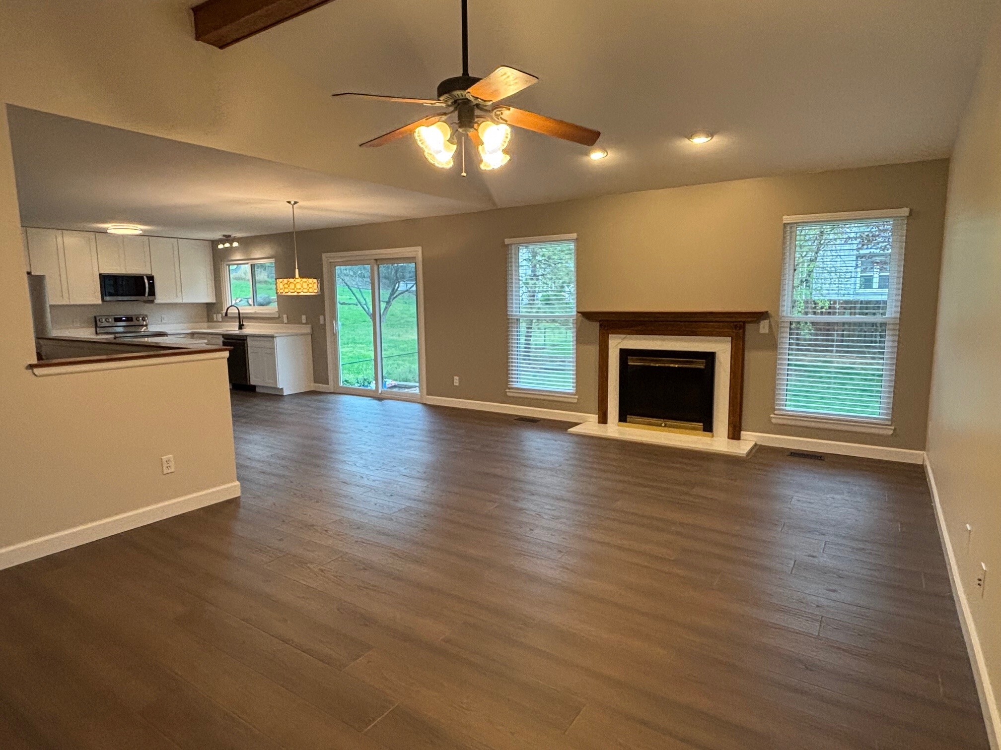 Building Photo - 738 Starlight Dr