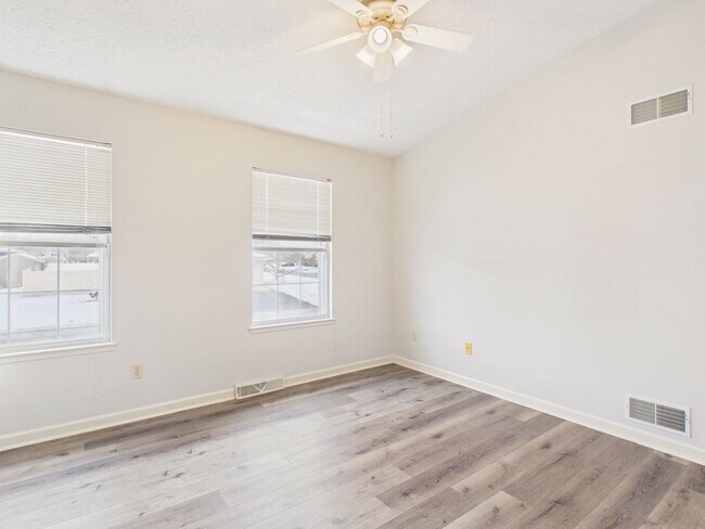 Building Photo - Charming Townhome in Mechanicsburg