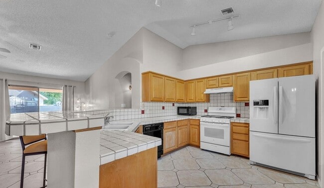 Building Photo - 3905 W 18th St
