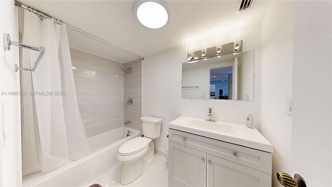 Building Photo - 3140 S Ocean Dr