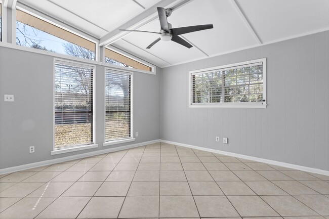 Building Photo - Charming 3-Bedroom Home in the Heart of Ocean Springs!