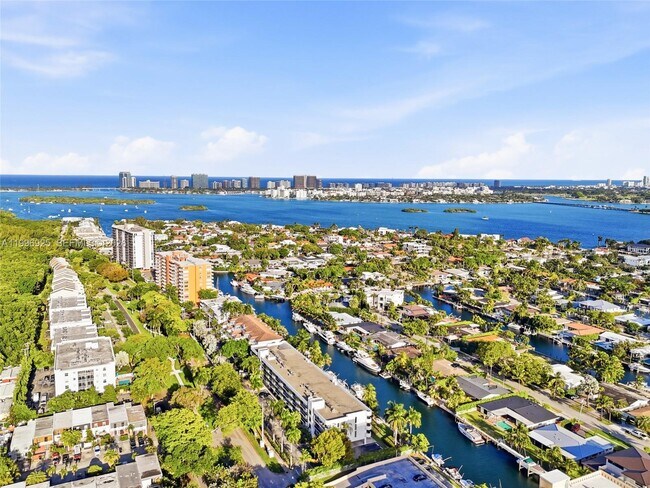 Building Photo - 2370 NE 135th St