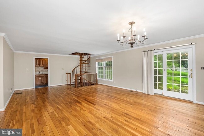 Building Photo - 607 E Wheel Rd