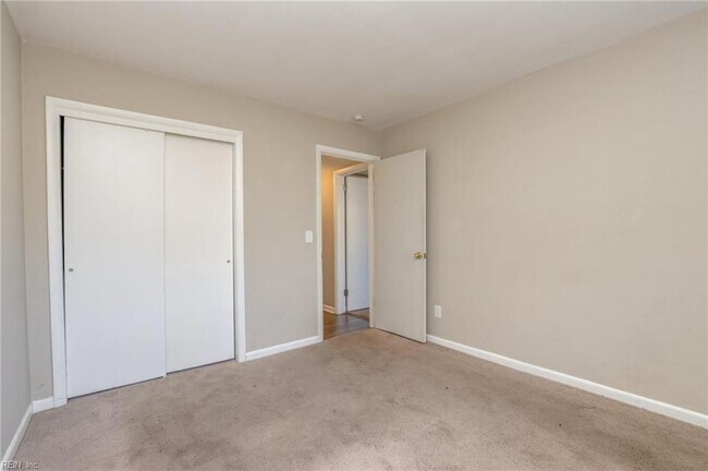 Building Photo - 1226 Little Bay Ave