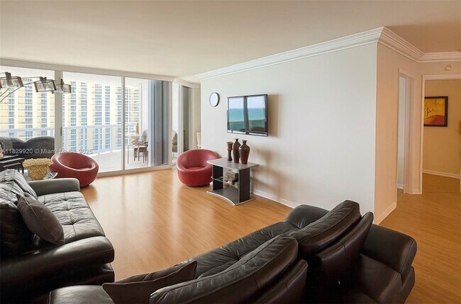 Building Photo - 16711 Collins Ave