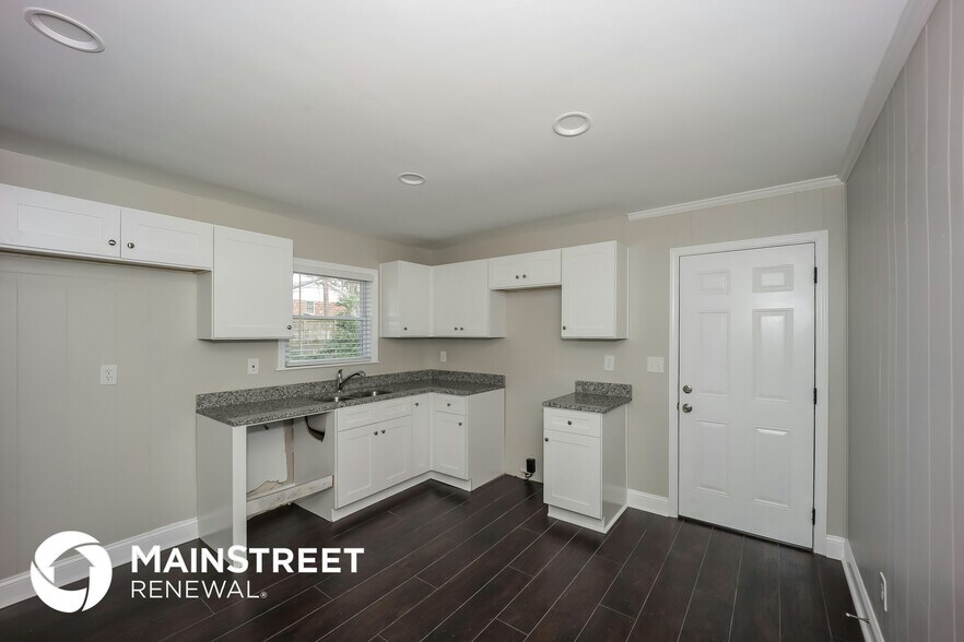 Building Photo - 3785 Benchmark Dr