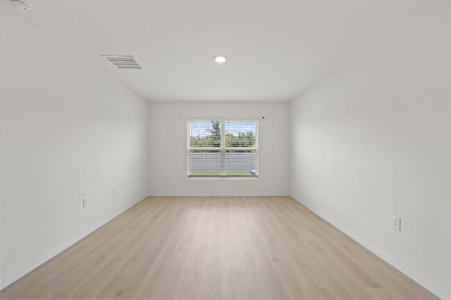 Building Photo - Recently Updated One Story - 4BR For Rent