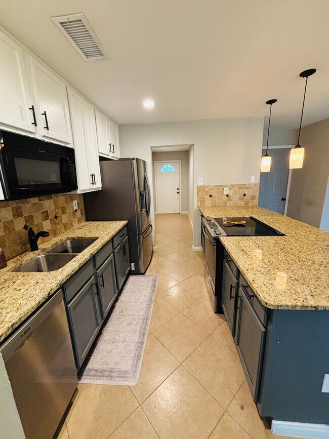 Building Photo - Charming home for lease in the heart of North Richland Hills!