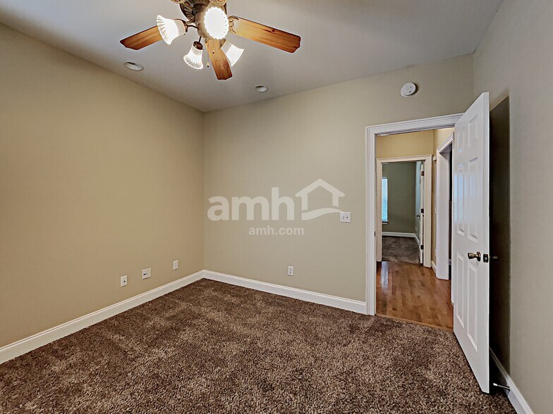 Building Photo - 977 Chesire Way