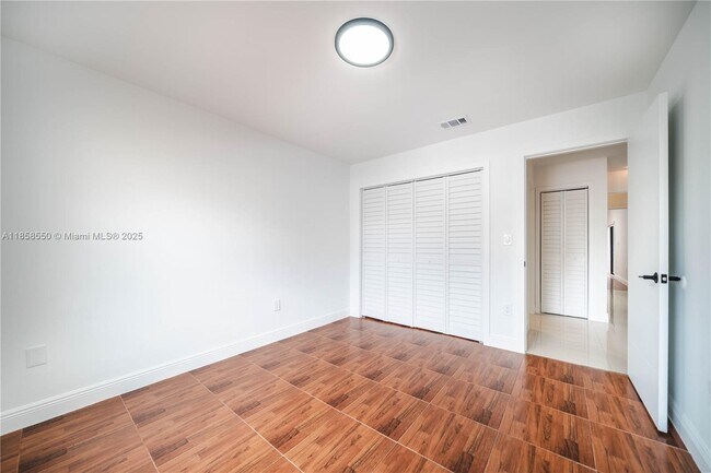 Building Photo - 1001 NW 127th Pl