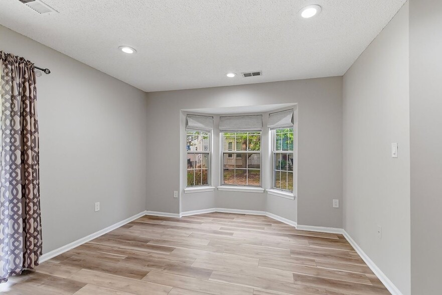 Building Photo - 5 Whistler Dr