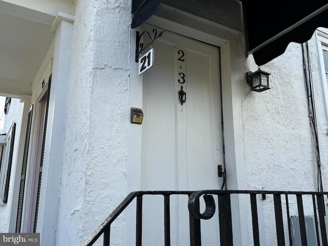 Building Photo - 21 S Stewart St