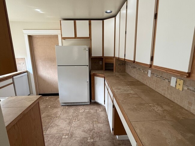 Building Photo - Charming No-Stairs Rambler – Move-In Ready...