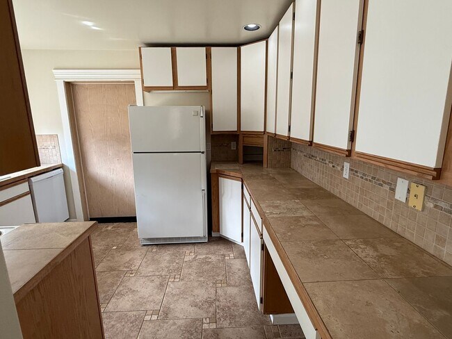 Building Photo - Charming No-Stairs Rambler – Move-In Ready & Minutes from Boeing