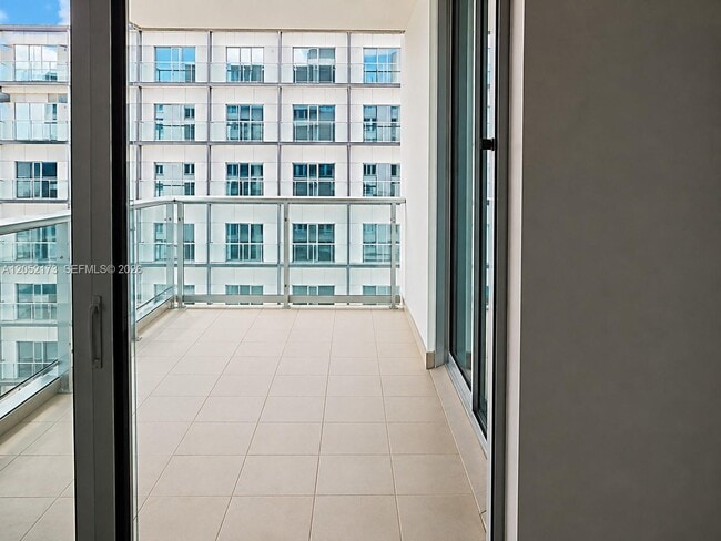 Building Photo - 300 S Biscayne Blvd