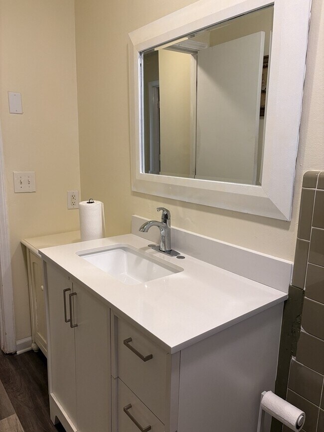 Building Photo - 2 Bedroom 2 Bathroom