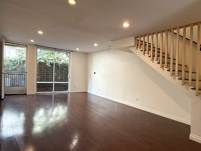 Building Photo - 11652 Chenault St