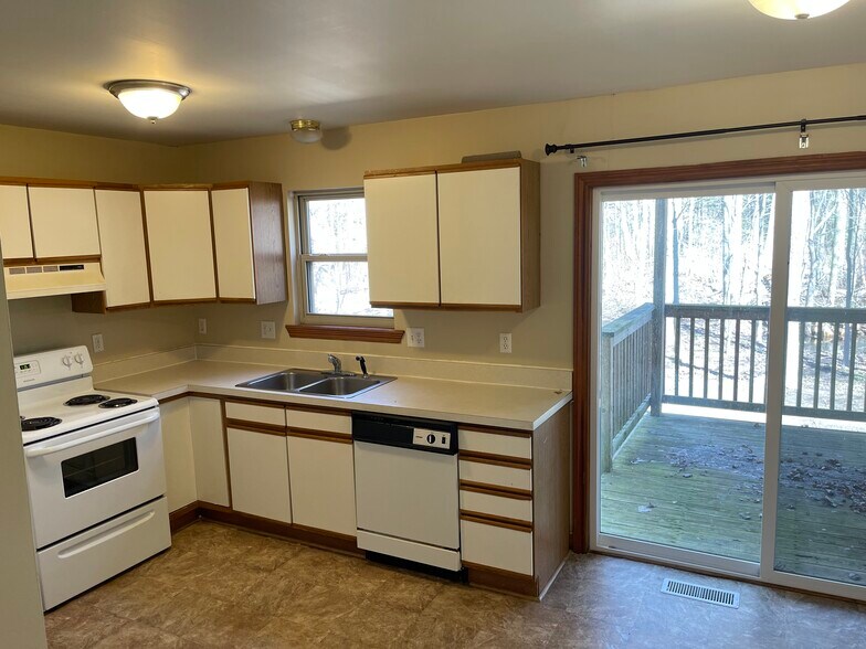 Building Photo - 3758 W Water St