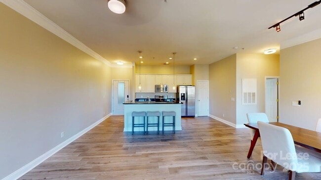 Building Photo - 785 Garden District Dr