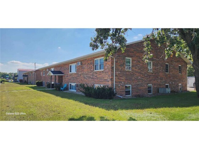 Building Photo - 102 Lake Ave S