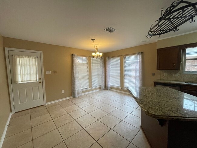 Building Photo - Stockwell Area! A Must See Today!