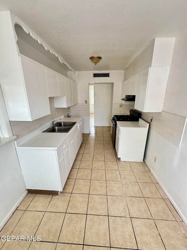 Building Photo - 209 San Saba Rd