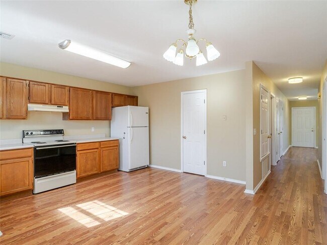 Building Photo - 12 Holly Dr