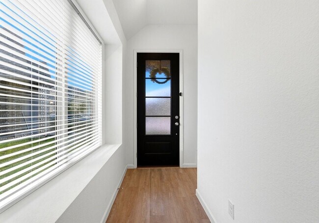 Building Photo - 3057 Pensacola Dr