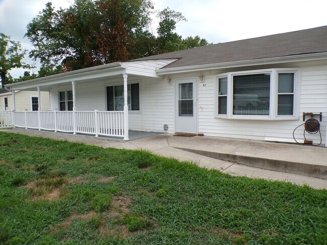 Building Photo - 3 BDRM, 2 BA Rambler w/ Basement - Great l...