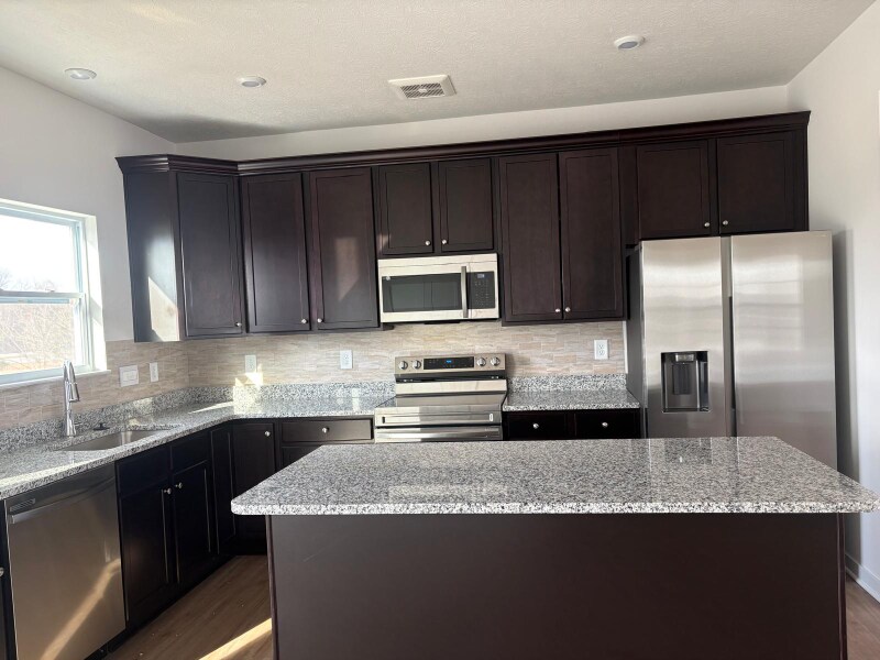 Building Photo - 127 Dusky Willow Dr