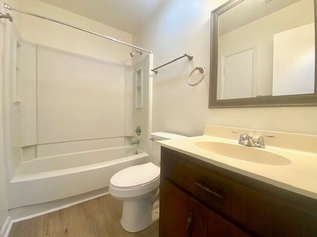 Building Photo - Mint Hill ranch - 3 bed, 2 bath with large...