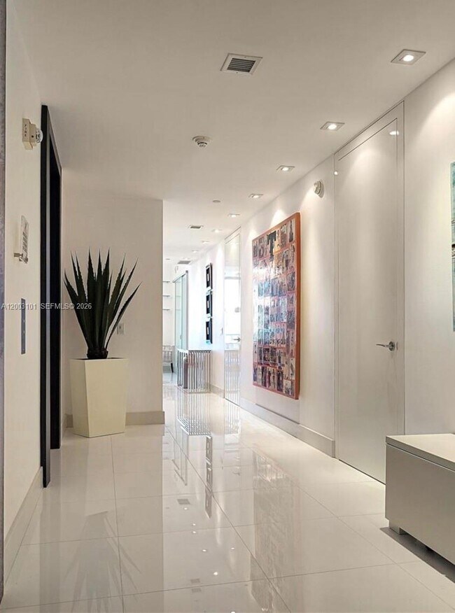 Building Photo - 1100 Biscayne Blvd